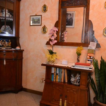 B&B Il Pavone บุสเซโต ภายนอก รูปภาพ