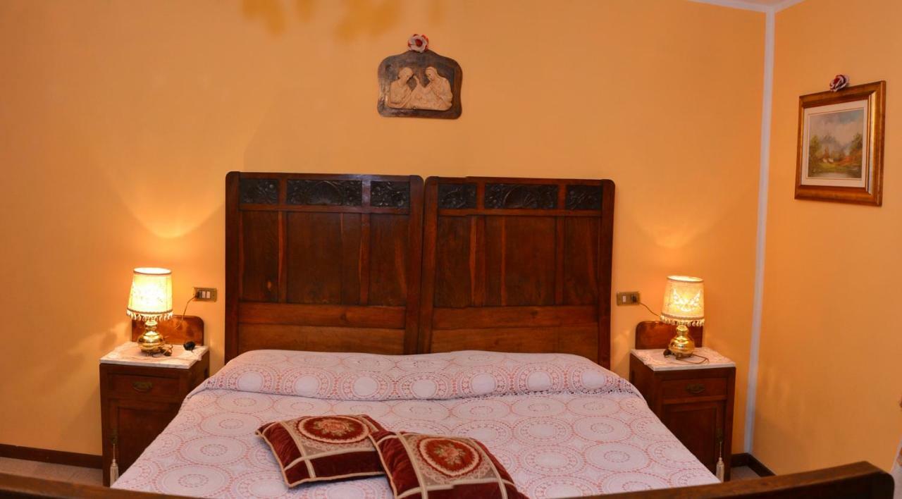 B&B Il Pavone บุสเซโต ภายนอก รูปภาพ