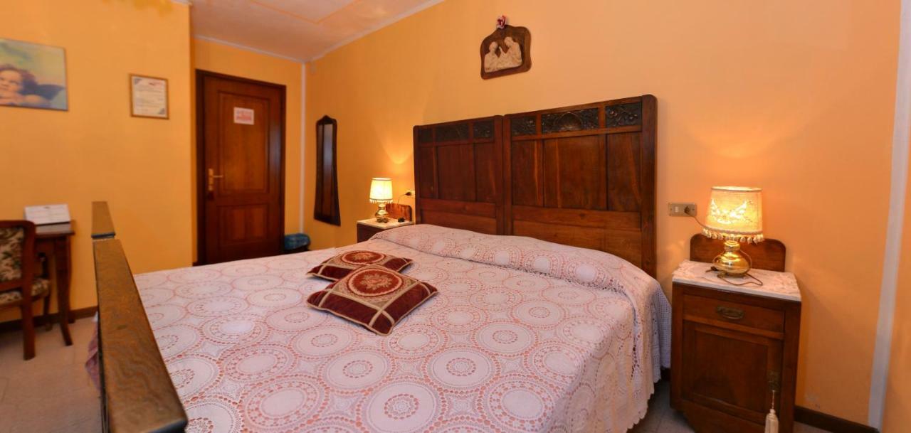 B&B Il Pavone บุสเซโต ภายนอก รูปภาพ