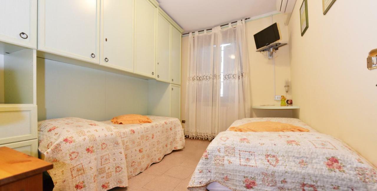 B&B Il Pavone บุสเซโต ภายนอก รูปภาพ